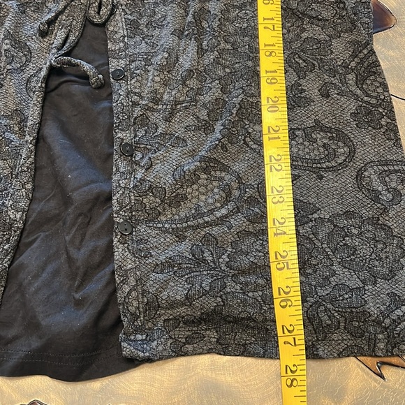 Lane Bryant top decorative T-shirt with a lace embroidery pattern. - Picture 7 of 9